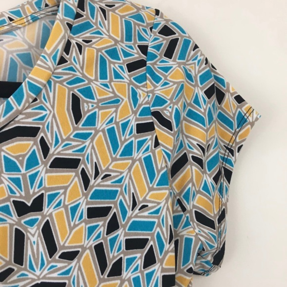 💛 WORTHINGTON Short Sleeve Geometric Tee 💙
